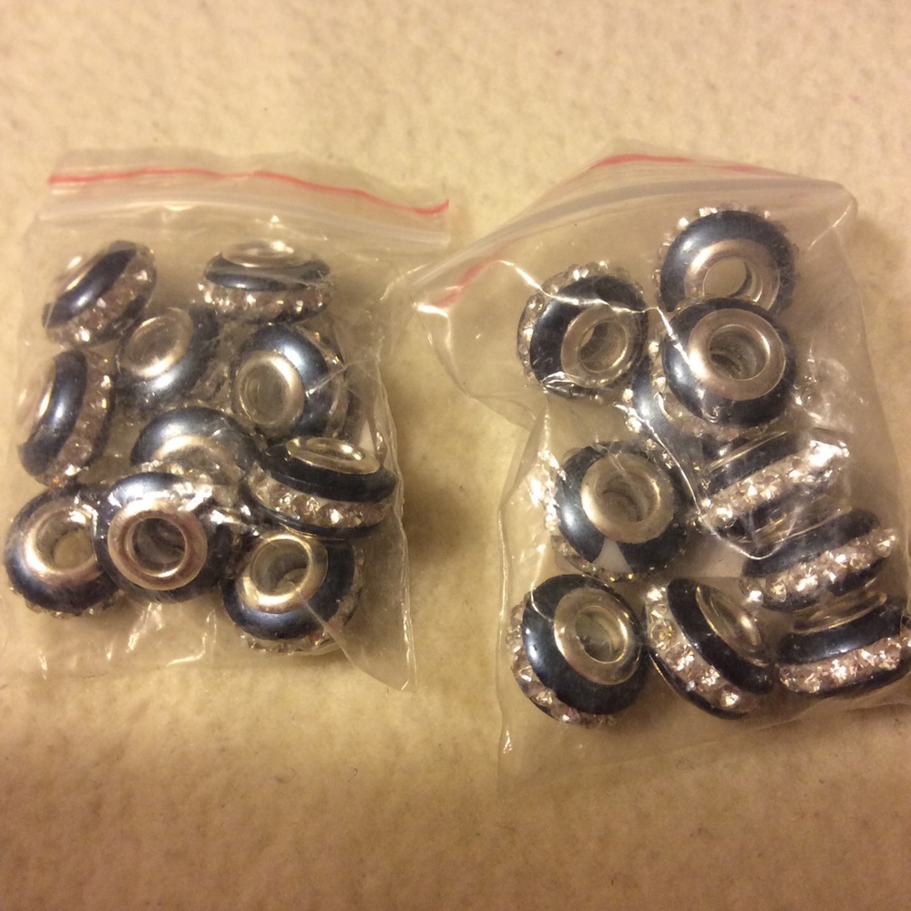 2 bags of 10 crystal panda beads to make jewelry